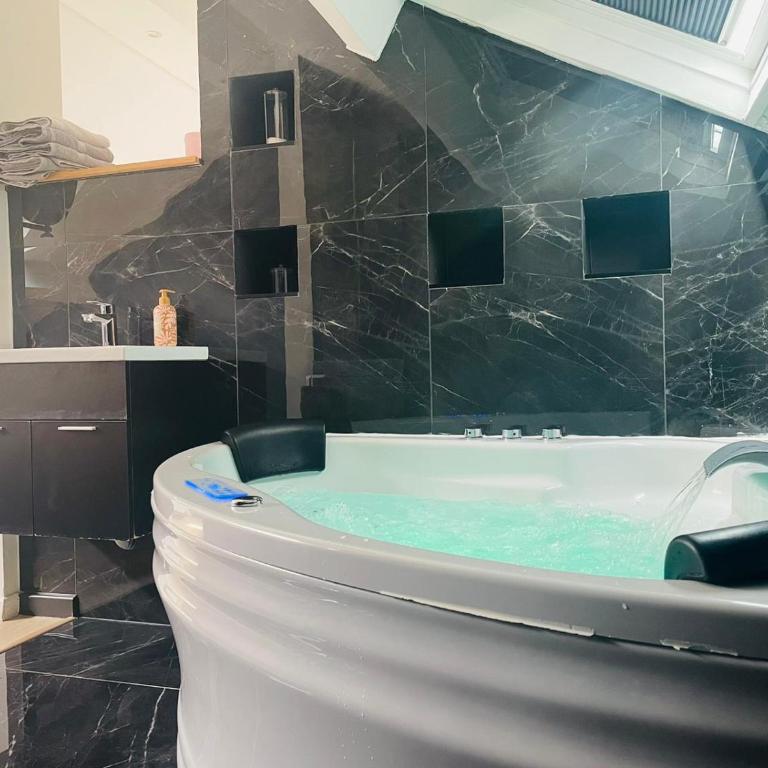 Suite Jacuzzi Marbre - 451 - Apartment mit 1 Schlafzimmer - 24