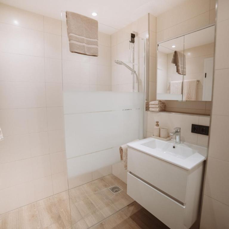 ALPEN STUDIO - moderne Ferienwohnung mit Bergblick & Südterrasse in Bad Hindelang - Apartment mit 1 Schlafzimmer - 4