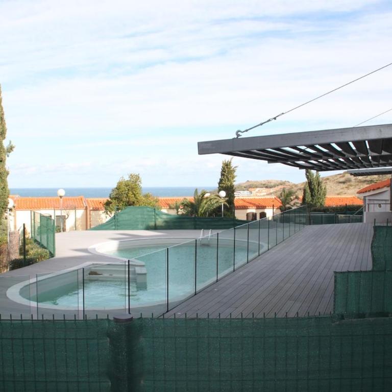 Grand studio proche mer dans résidence calme avec piscine - One-Bedroom Apartment with Terrace - 10