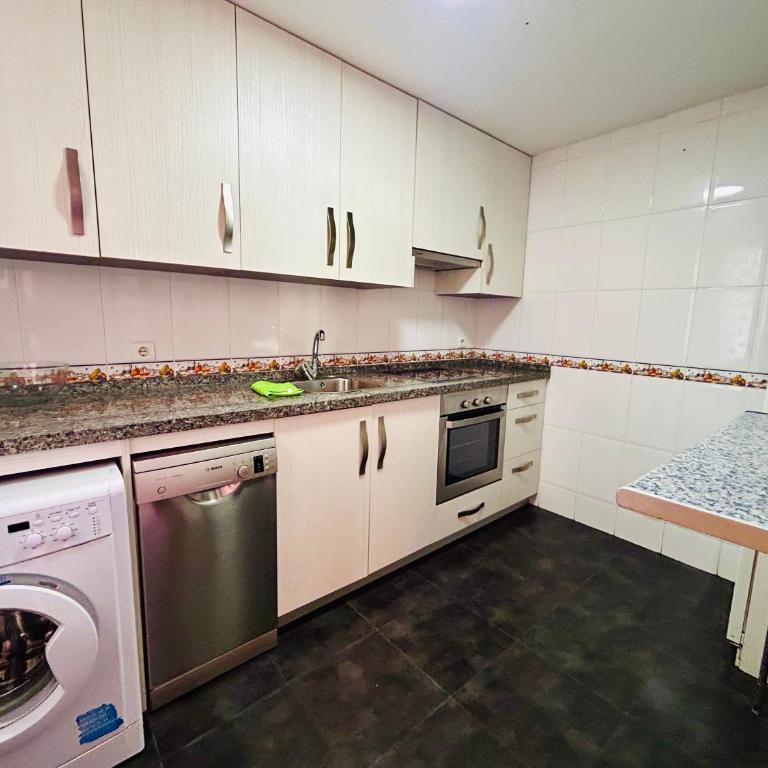 Seaviews Carvajal - Two-Bedroom Apartment - 4