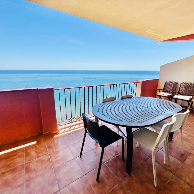 Seaviews Carvajal - Two-Bedroom Apartment - 1
