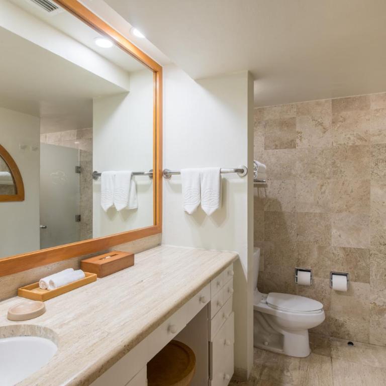 Club Regina Cancun - Classic King Room with Terrace and Garden View - 6