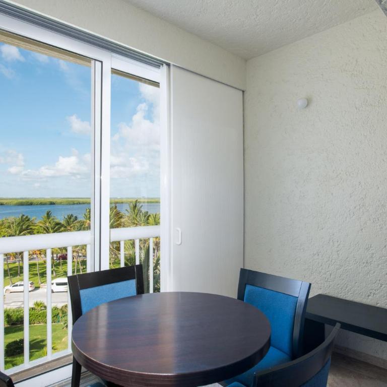 Club Regina Cancun - Classic Studio with King Bed, Balcony and Garden View - 7