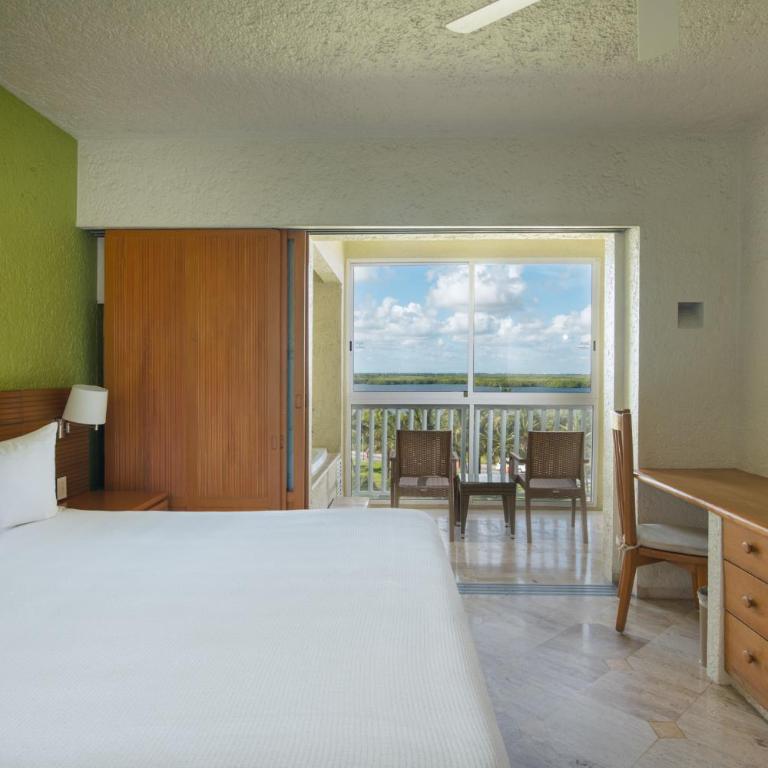 Club Regina Cancun - Classic One-Bedroom King Suite with Sofa Bed, Balcony, Jacuzzi and Garden View - 7