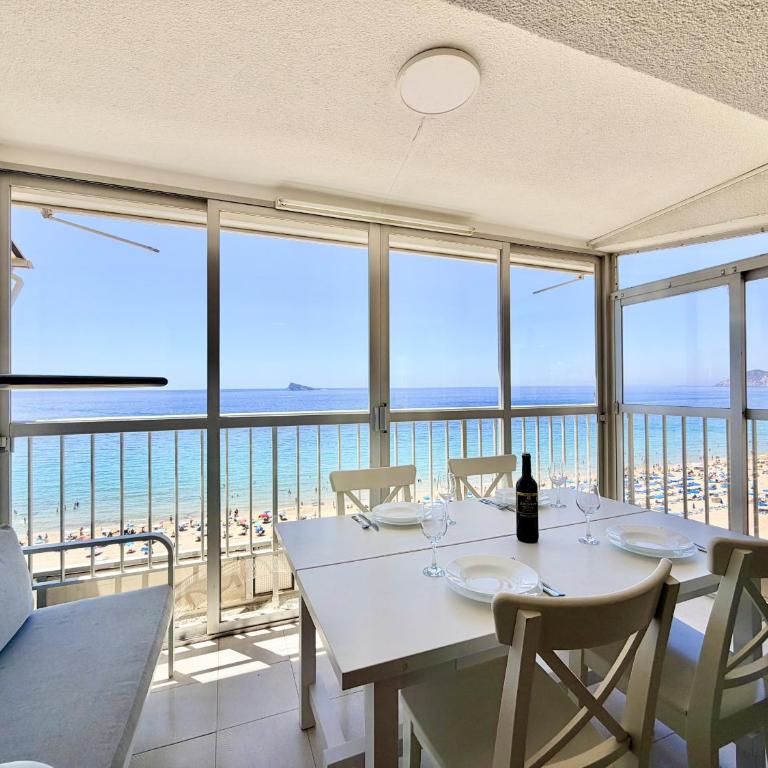 Seafront Beach Corner Apartment - Apartamento - 1