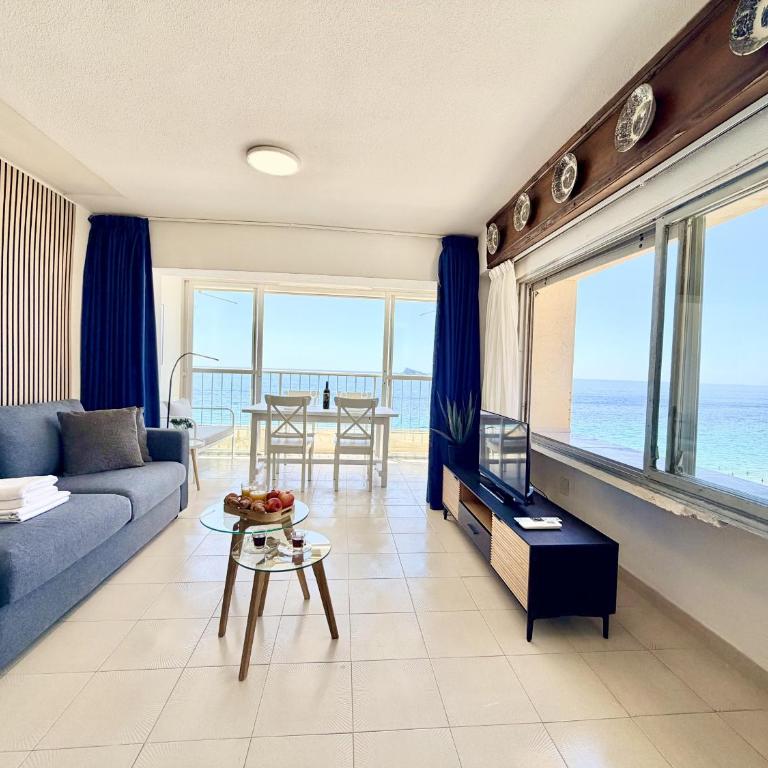 Seafront Beach Corner Apartment - Apartamento - 6
