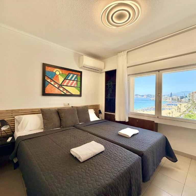 Seafront Beach Corner Apartment - Apartamento - 12