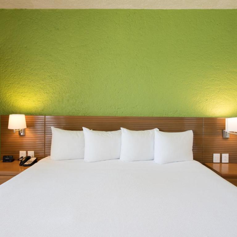 Club Regina Cancun - One-Bedroom King Suite with Jacuzzi, Balcony and Ocean View - 7