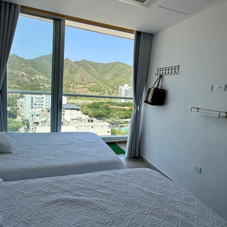 Apartamento en Rodadero, elegante y amplio a una cuadra del mar - Apartamento de 2 dormitorios - 42