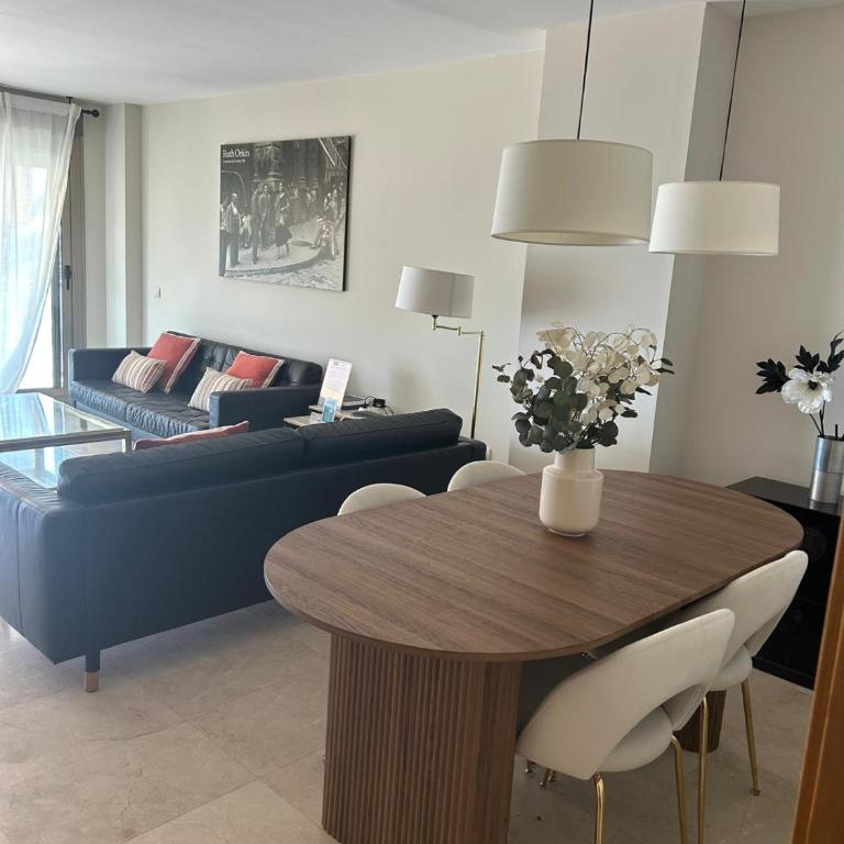 Pacific BeachFront Málaga - Two-Bedroom Apartment - 16