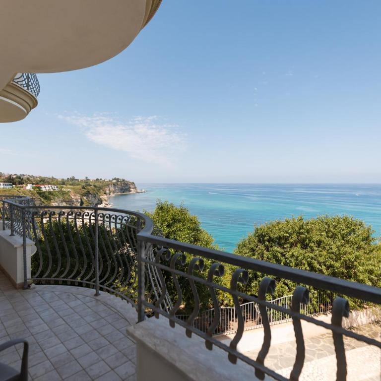 La Rocca di PA - Double Room with Private Bathroom - 4