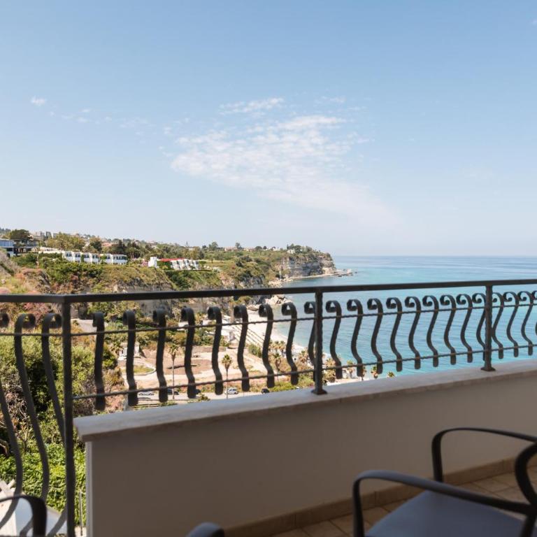 La Rocca di PA - Family Room with Sea View - 8