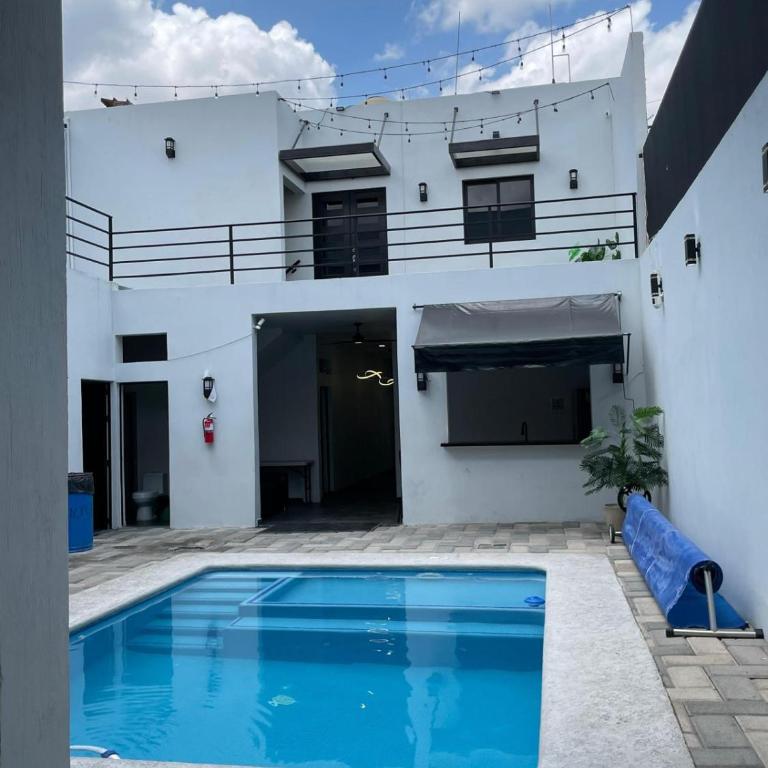 Casa Mundial 2026 for 20 people, 13 miles from Akron - Two-Bedroom House - 2