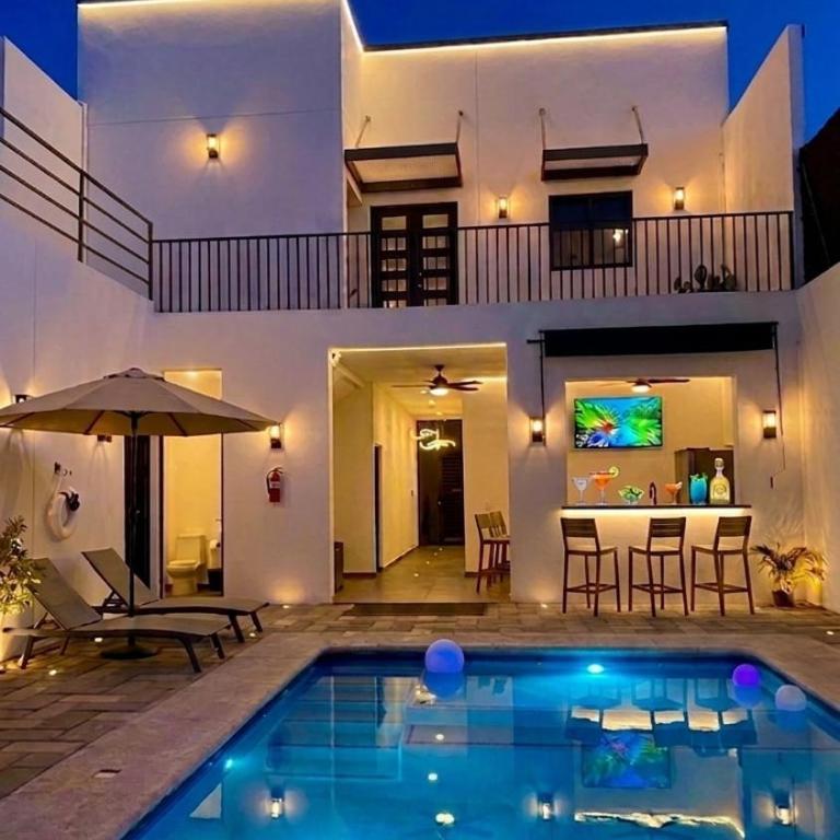 Casa Mundial 2026 for 20 people, 13 miles from Akron - Two-Bedroom House - 6
