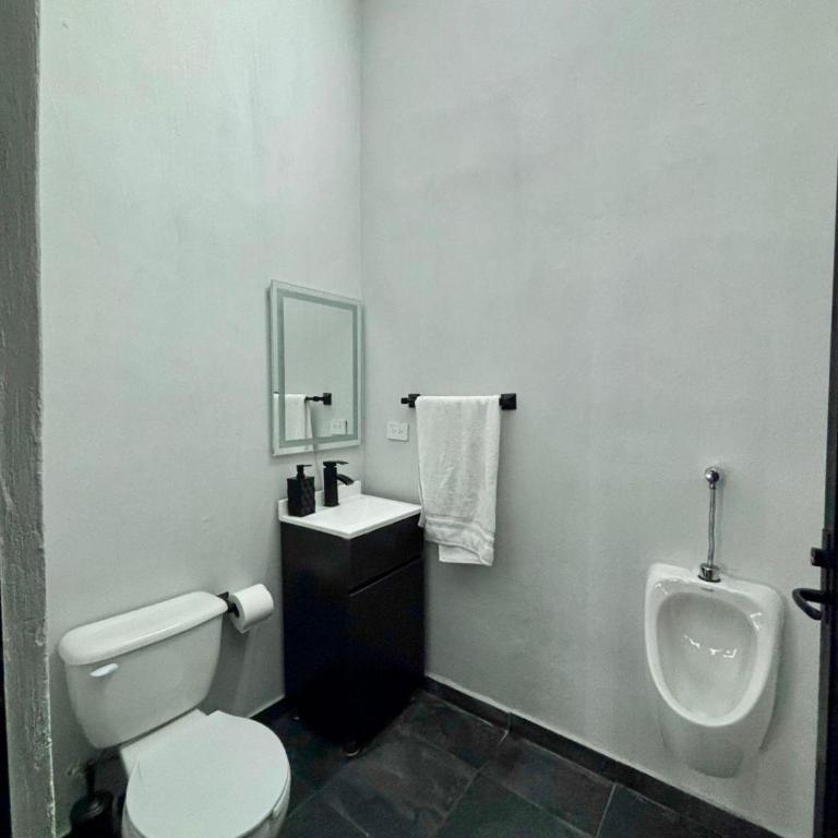Casa Mundial 2026 for 20 people, 13 miles from Akron - Two-Bedroom House - 7