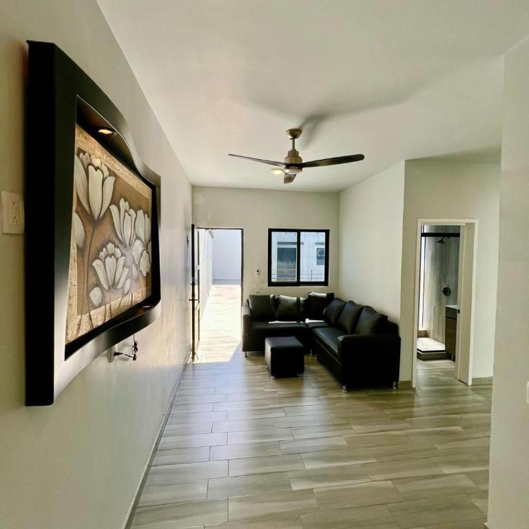 Casa Mundial 2026 for 20 people, 13 miles from Akron - Two-Bedroom House - 8