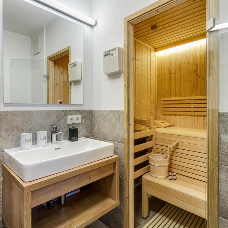 Alpin Residenzen Panoramabahn by Alpina-Holiday - Apartment Top 16 - 1