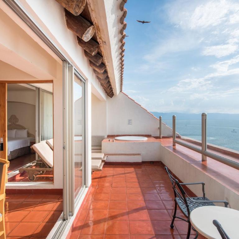 Club Regina Puerto Vallarta - Two-Bedroom Penthouse Deluxe King Suite with Jacuzzi and Ocean View - 1