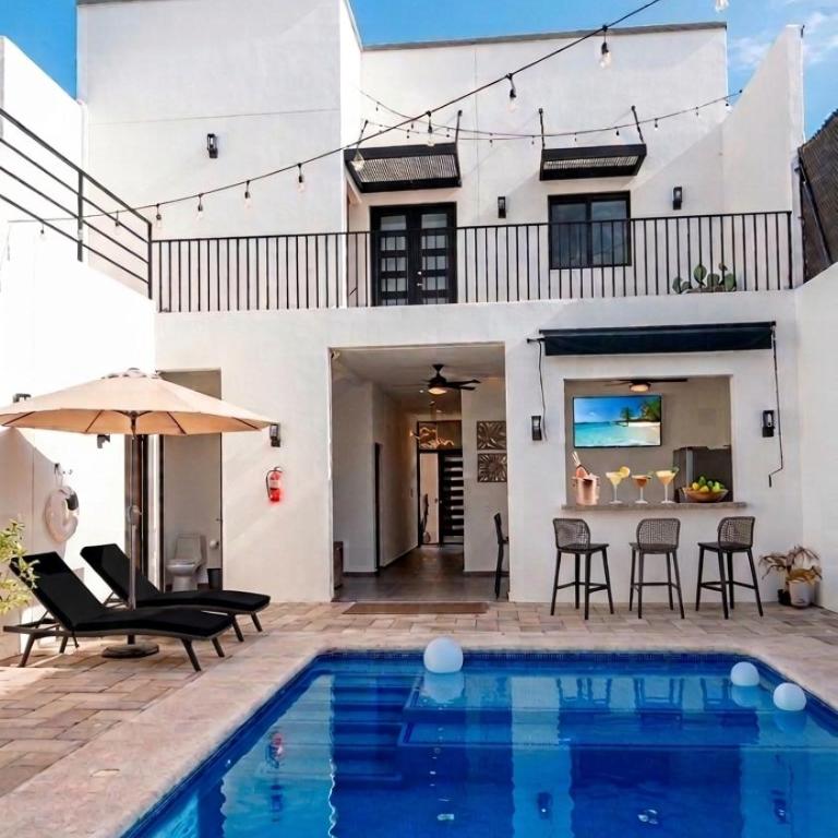 Casa Mundial 2026 for 20 people, 13 miles from Akron - Two-Bedroom House - 1