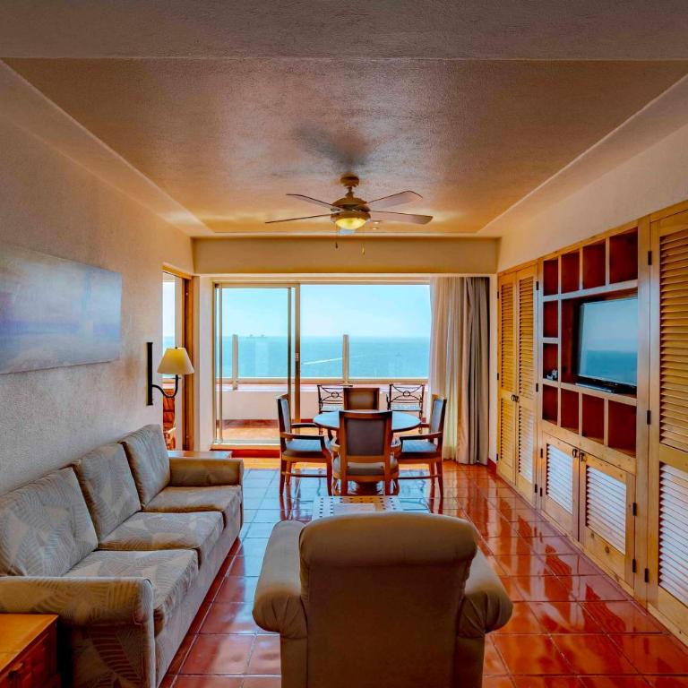 Club Regina Puerto Vallarta - One-Bedroom Penthouse King Suite with Jacuzzi and Ocean View - 3