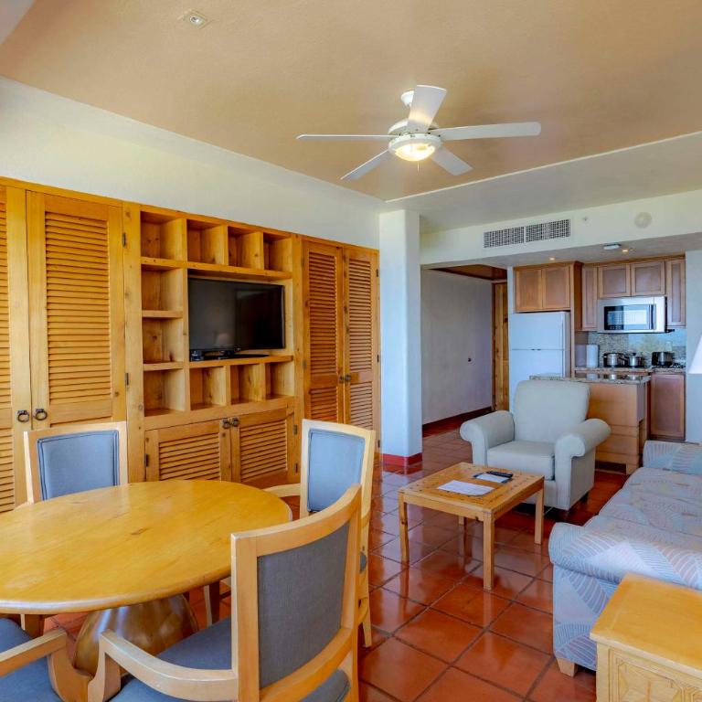 Club Regina Puerto Vallarta - One-Bedroom King Suite with Jacuzzi, Terrace and Partial Ocean View - 2