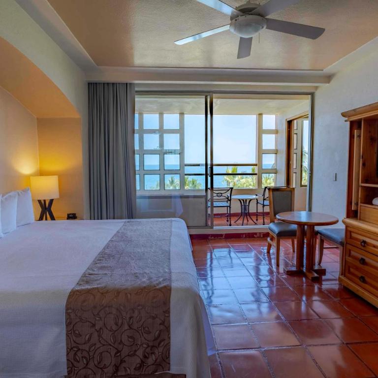 Club Regina Puerto Vallarta - One-Bedroom King Suite with Jacuzzi, Terrace and Oceanfront View - 2
