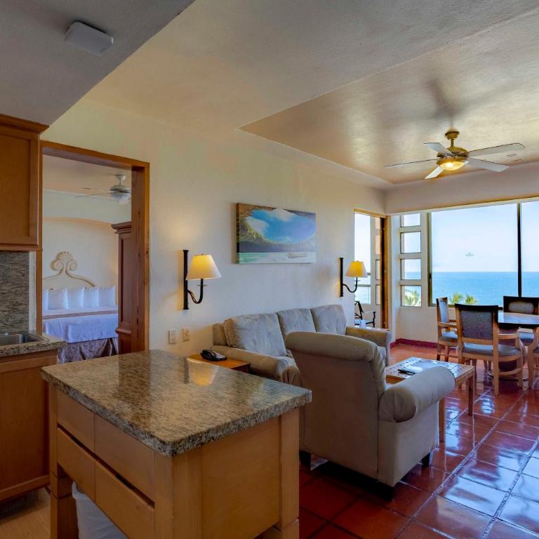 Club Regina Puerto Vallarta - Accessible One-Bedroom King Suite with Jacuzzi, Terrace and Ocean View - Mobility Access - 3