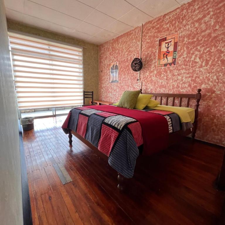 Casa Perla Cuencana Hostal - Standard Single Room with Shared Bathroom - 15