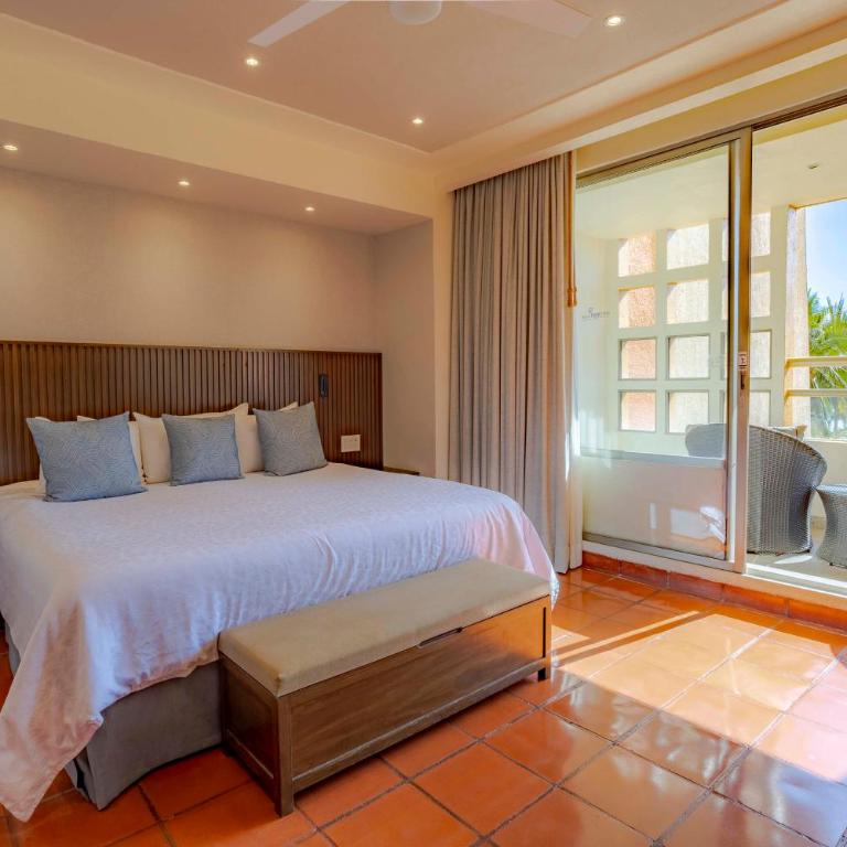 Club Regina Puerto Vallarta - Two-Bedroom Deluxe King Suite with Balcony, Jacuzzi and Lagoon View - 4