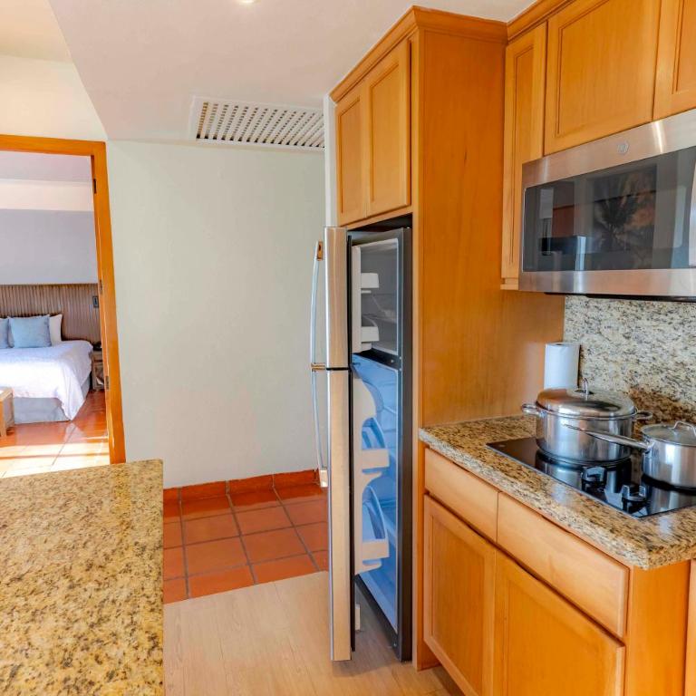 Club Regina Puerto Vallarta - Two-Bedroom Deluxe King Suite with Balcony, Jacuzzi and Lagoon View - 9