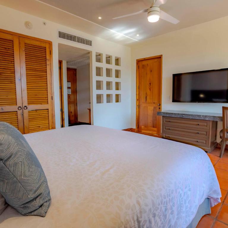 Club Regina Puerto Vallarta - Two-Bedroom Deluxe King Suite with Balcony, Jacuzzi and Lagoon View - 2