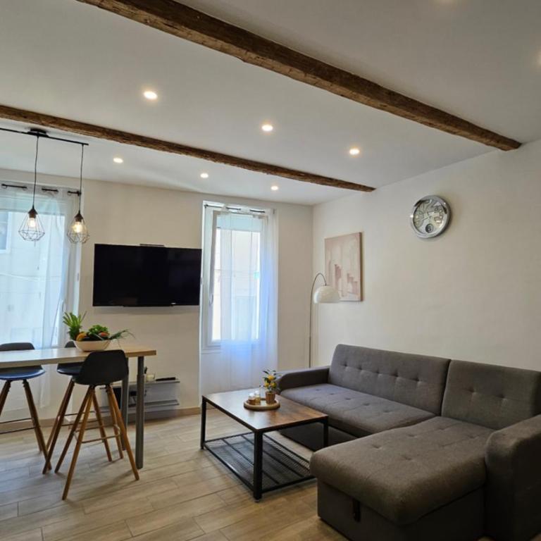 Au centre de Sanary, à 50m du port dans une magnifique rue pietonne - One-Bedroom Apartment - 1