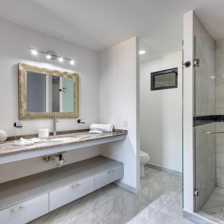 Dog-friendly hotel suite with ocean-view rooftop infinity pool, central AC & gym - Casa - 14