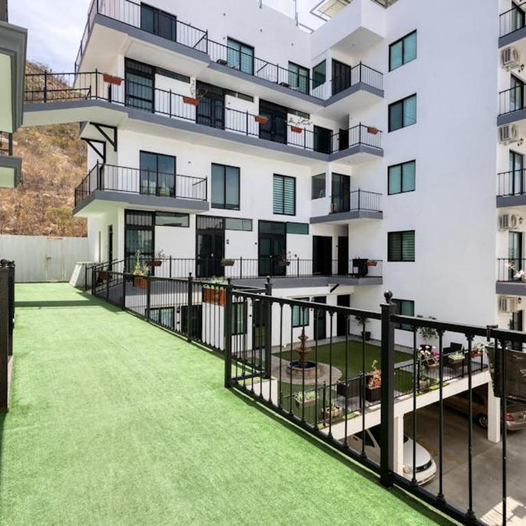 Dog-friendly hotel suite with ocean-view rooftop infinity pool, central AC & gym - Casa - 15