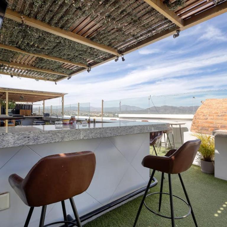 Dog-friendly hotel suite with ocean-view rooftop infinity pool, central AC & gym - Casa - 16