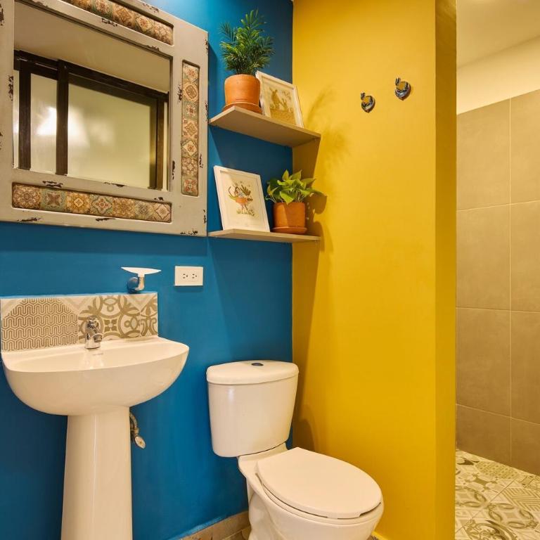 Elegant 2 Bedroom Escape with Jacuzzi & City Vibes - Apartamento de 3 dormitorios - 2