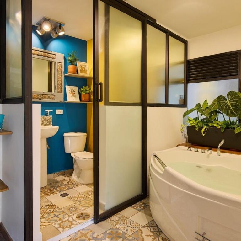 Elegant 2 Bedroom Escape with Jacuzzi & City Vibes - Apartamento de 3 dormitorios - 11