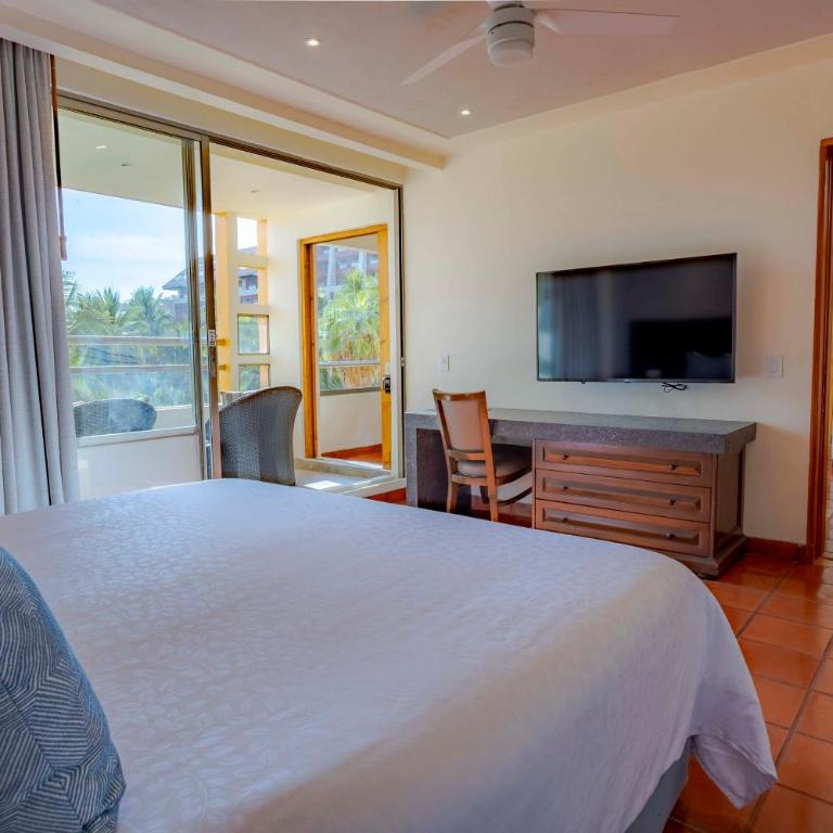 Club Regina Puerto Vallarta - Two-Bedroom Deluxe King Suite with Balcony, Jacuzzi and Lagoon View - 11