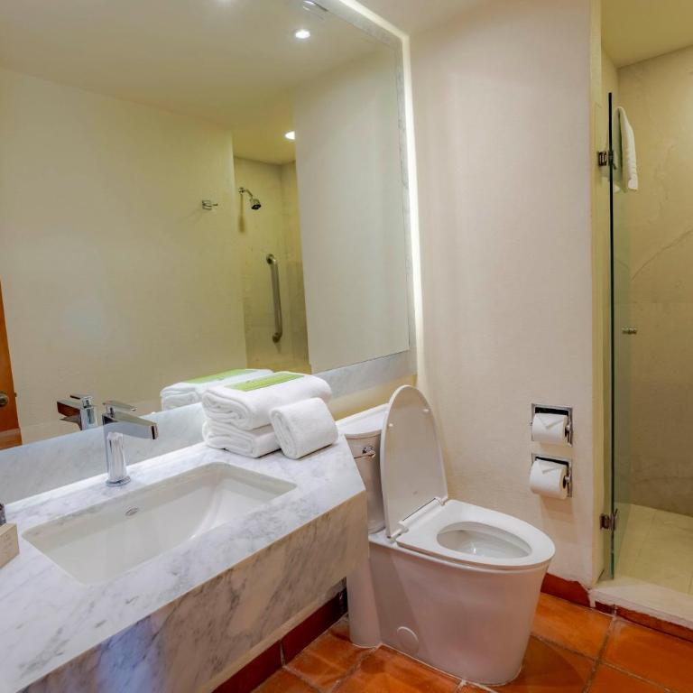 Club Regina Puerto Vallarta - Two-Bedroom Deluxe King Suite with Jacuzzi, Terrace and Partial Ocean View - 7