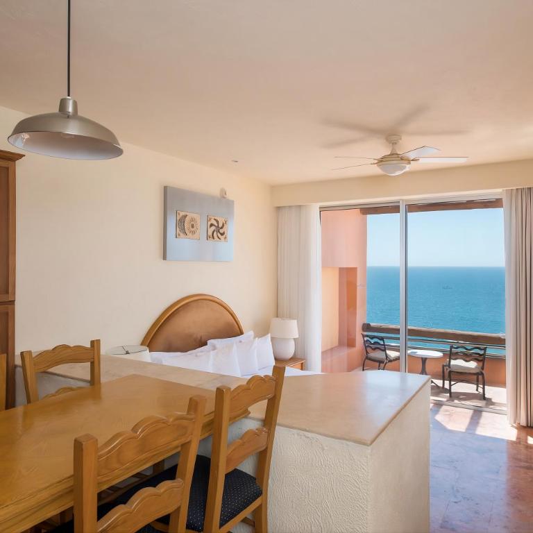 Club Regina Los Cabos - Studio with King Bed, Jacuzzi and Partial Ocean View - 4
