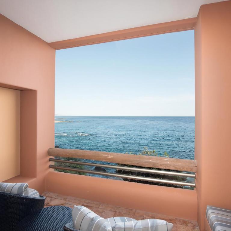 Club Regina Los Cabos - One-Bedroom King Suite with Jacuzzi, Terrace and Oceanfront View - 10