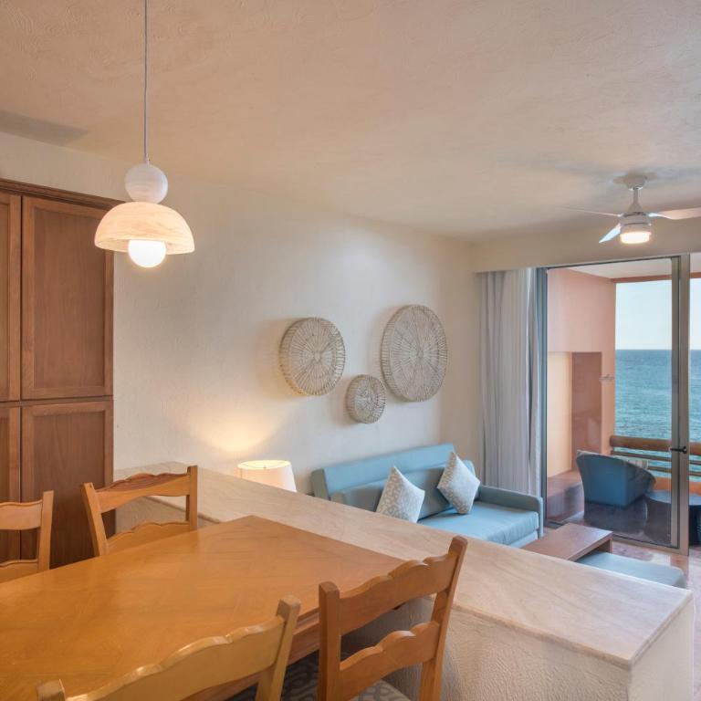 Club Regina Los Cabos - One-Bedroom King Suite with Jacuzzi, Terrace and Oceanfront View - 12