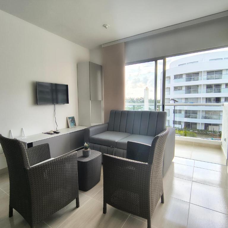 Serena del Mar Piscina, Balcón y Parqueadero - Two-Bedroom Apartment - 2