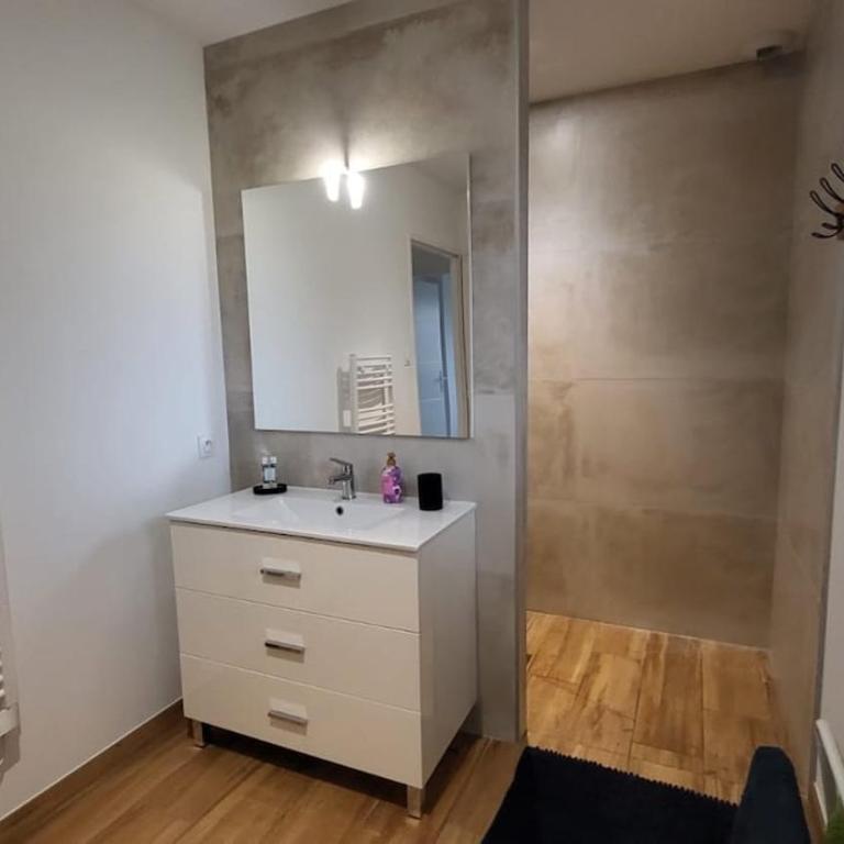 La Maison de la Côte, entre Lacs et Océan - Three-Bedroom Home - 17