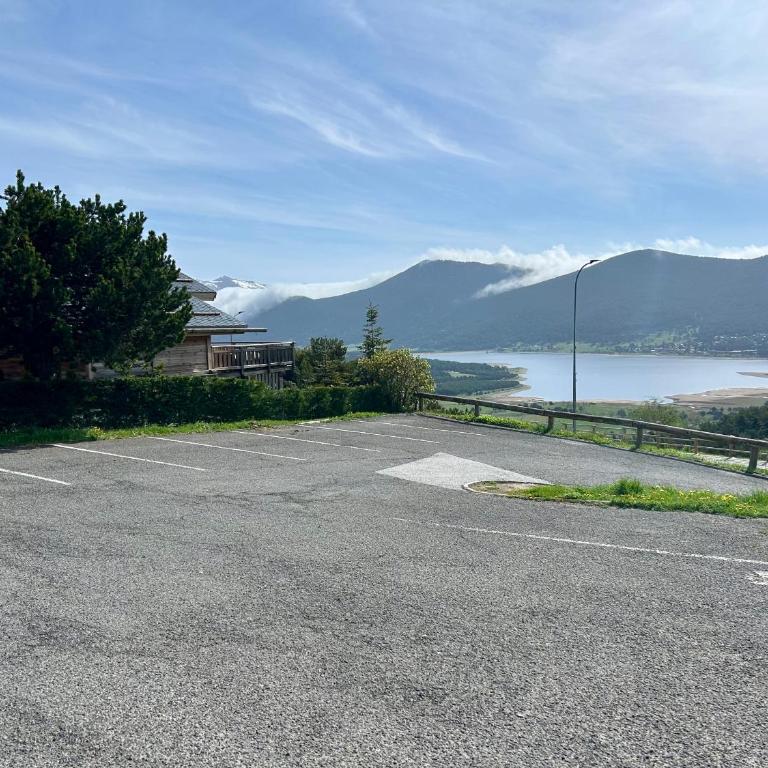 Cocon cosy avec jardin, vue lac & montagne - Two-Bedroom Apartment - 22