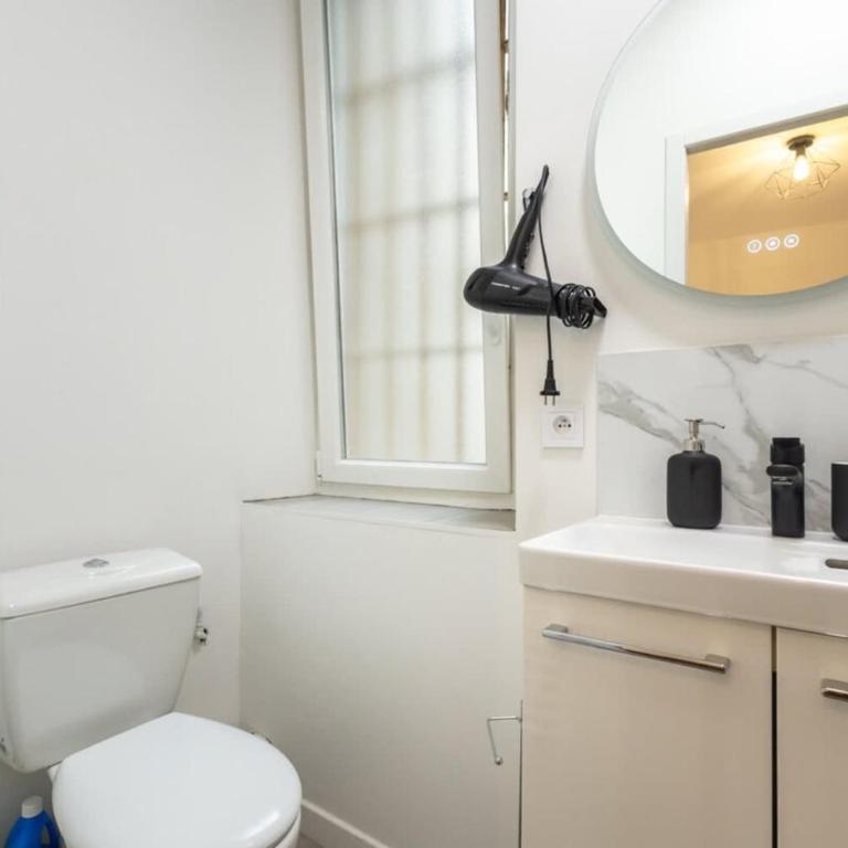 T2 Cosy & moderne à 2 min du Port - Parking inclus - Apartment - 17