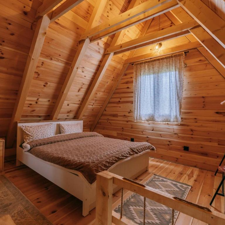 Lakeside Tranquility - Two-Bedroom House - 11