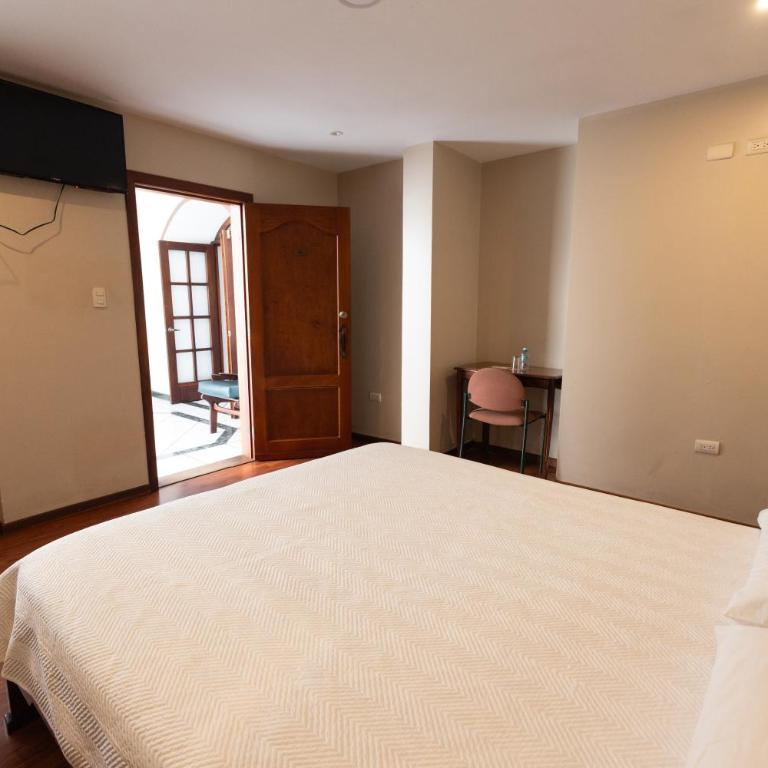Hotel & Suites El Quijote - Standard Double Room - 2