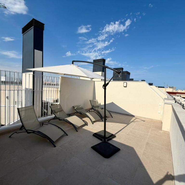 Alicante Penthouse with Rooftop, Pool & Parking - Apartamento de 2 dormitorios - 14