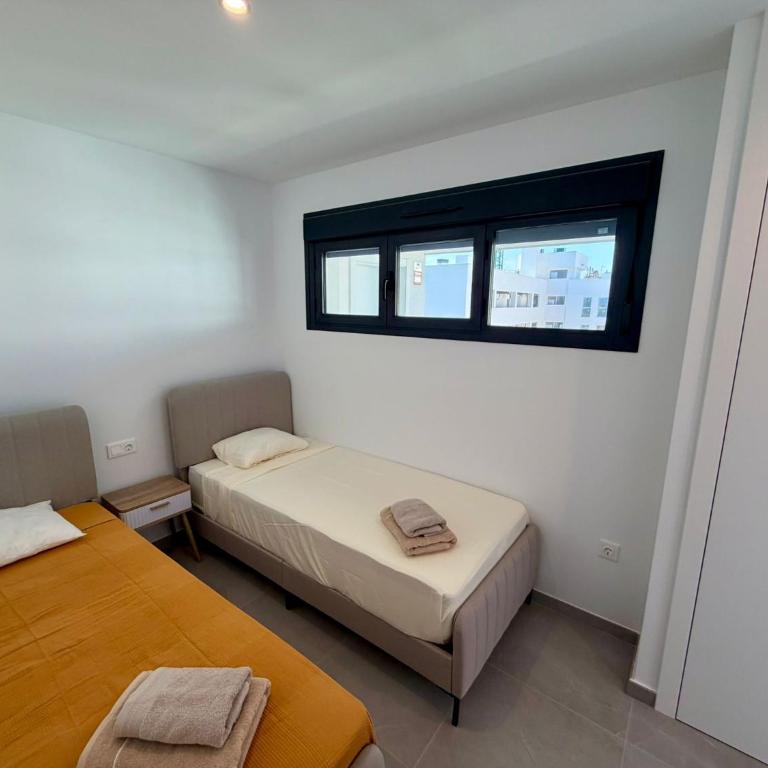 Alicante Penthouse with Rooftop, Pool & Parking - Apartamento de 2 dormitorios - 13